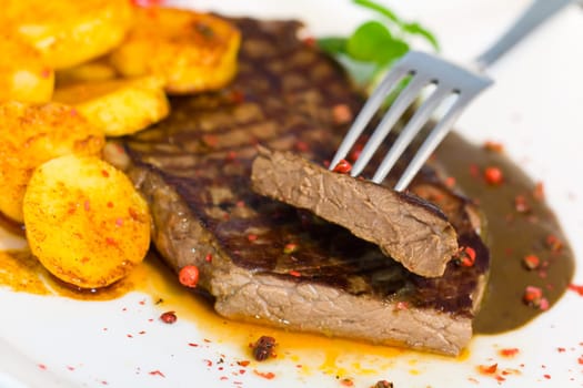 Rump steak with fried potatoes