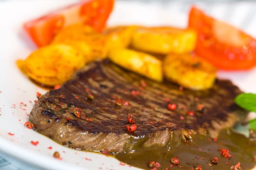 Rump steak with fried potatoes