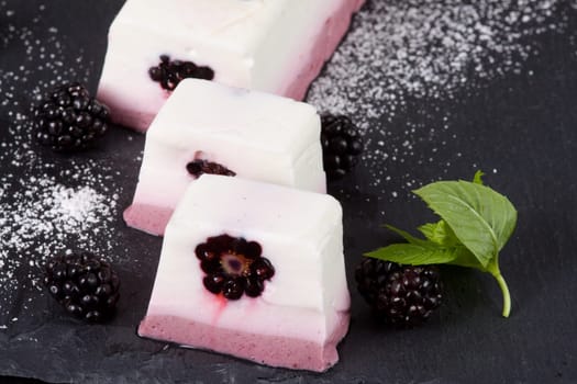 Blackberry terrine with sugar