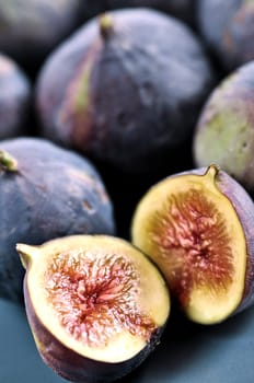 Plate of sliced figs