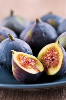 Plate of sliced figs