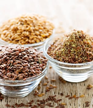 Brown and golden flax seed