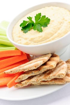 Hummus with pita bread and vegetables