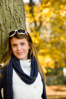 Autumn park - fashion woman with sunglasses