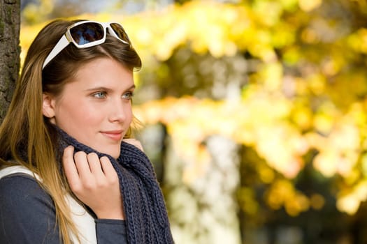 Autumn park - fashion woman with sunglasses