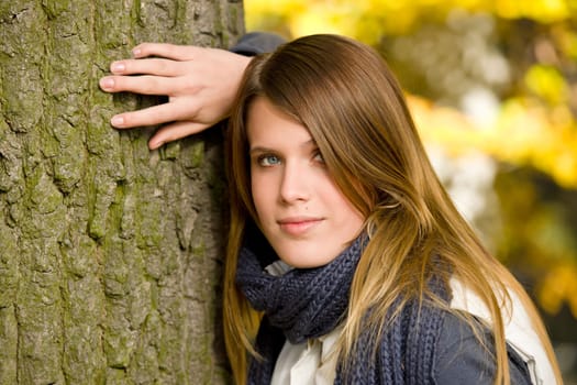 Autumn park - fashion model woman relax