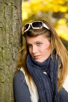 Autumn park - fashion woman with sunglasses