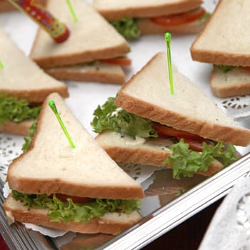 Sandwich with lettuce and tomato