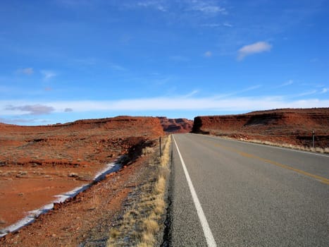 Road to Monument Valley