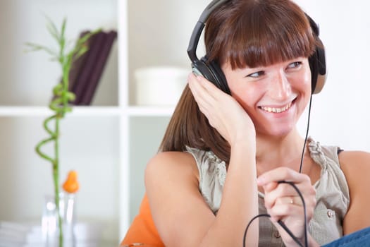woman hearing music