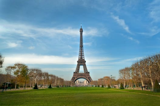 eiffel tower with funtains of trocadero