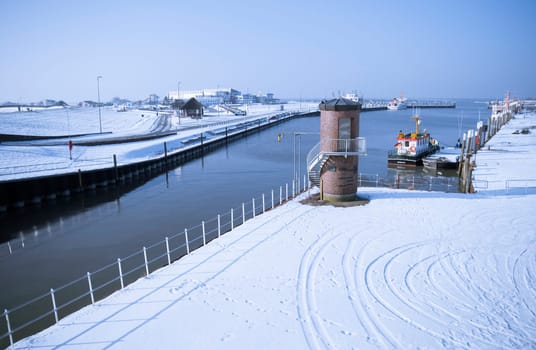 water level house in the winter
