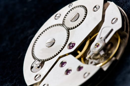 Movement with gears