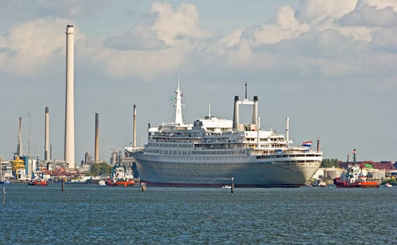 Last voyage of SS Rotterdam - pano