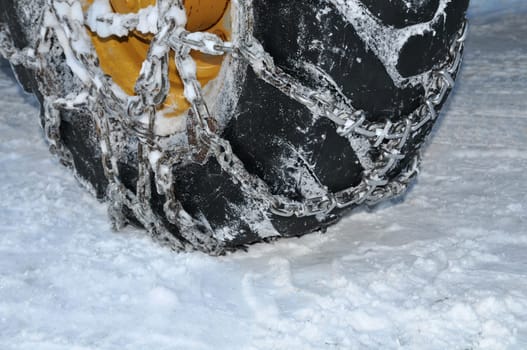 Rud chains on a tractor