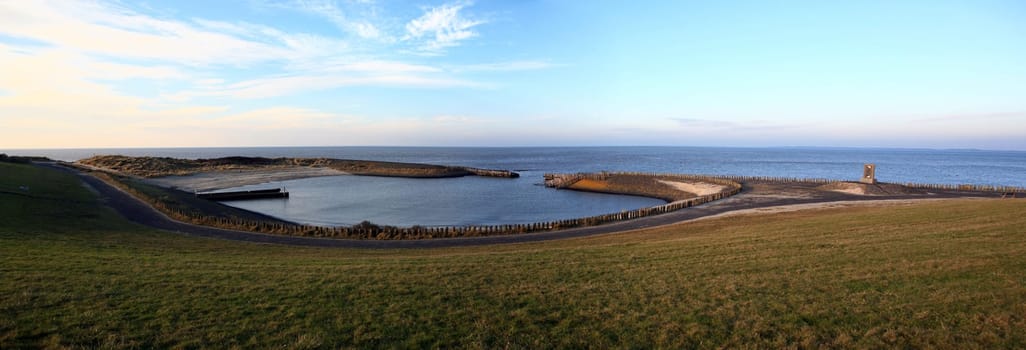 Dike and lock system