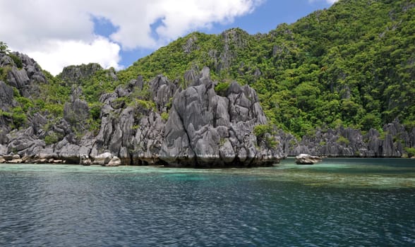 Limestone cliffs near Coron / Palawan