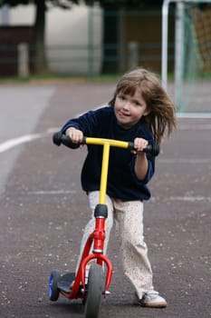 Roller Mädchen  Roller Girl