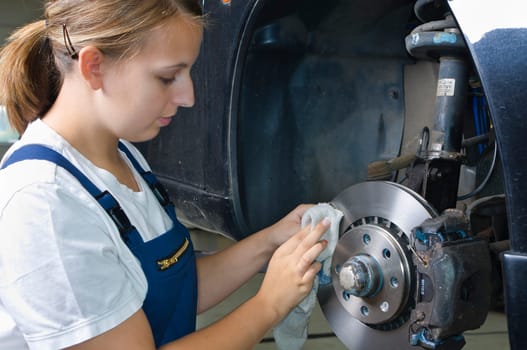Young female car mechanic in the workshop