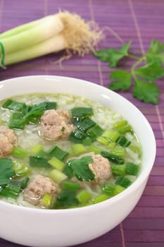 Rice soup with meatballs