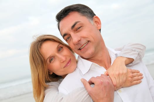 Couple embracing each other at the beach