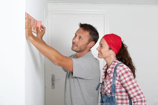 Couple choosing color of new paperwall