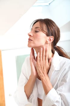 Woman moistuizing her body