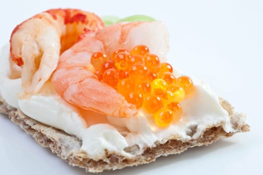 Knaeckebrot with prawns and caviar