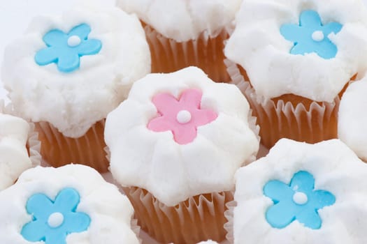 little cupcakes cakes with stars or flowers