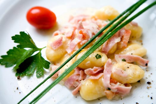 Gnocci with ham and cream sauce