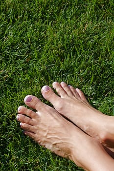 Relaxed feet of a woman laying down