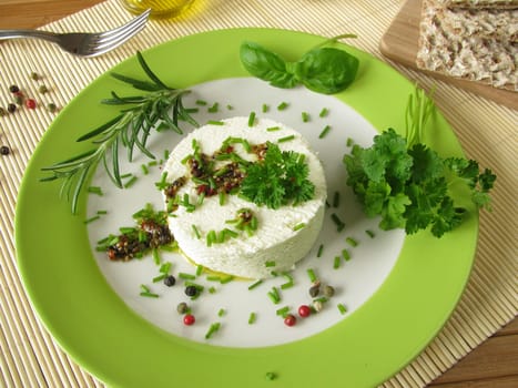 Goat's cream cheese with herb marinade and pepper