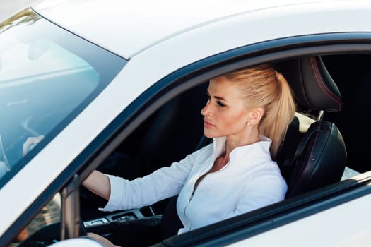 auto lady woman driving a car travel trip