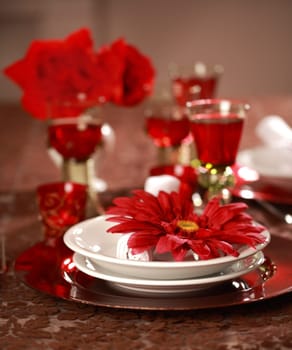 Luxury place setting in red and white for Christmas or other event
