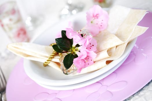 Luxury place setting in pink and white