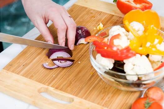 Preparation of vegetarian salad from fresh vegetables