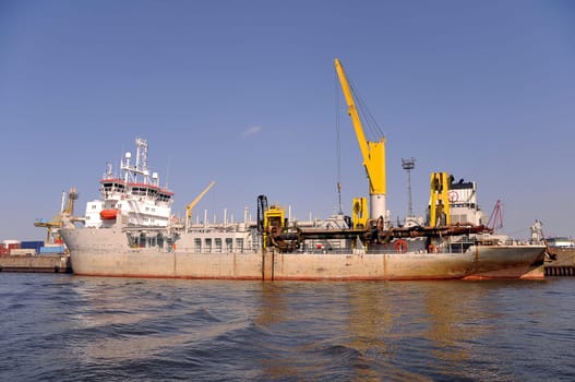 Harbour dredgers