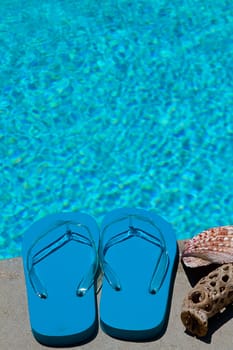 Colored flipflops of a family of four by the swimming pool