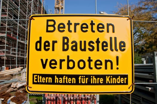 Sign: Entry to the construction site prohibited