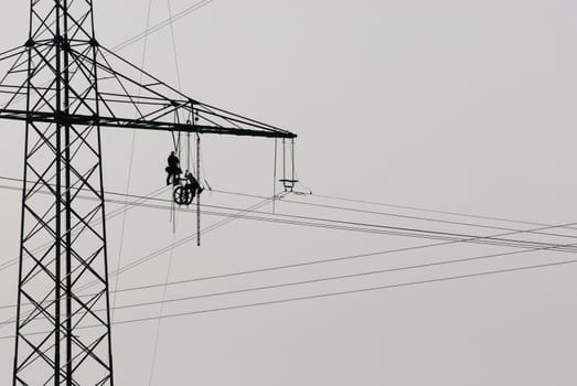 Overhead line towers