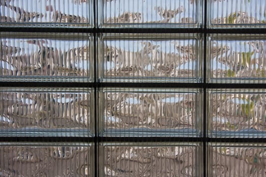 Glass blocks transverse