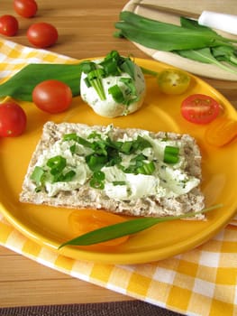 Wild garlic cream cheese on crispbread