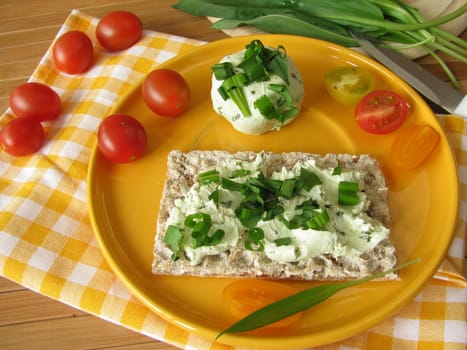 Wild garlic cream cheese on crispbread