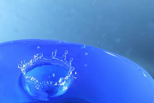 Close up on water drop crown