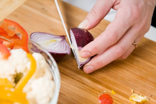 Preparation of vegetarian salad from fresh vegetables