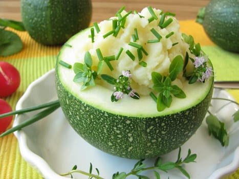 Scoop zucchini stuffed with mashed potatoes