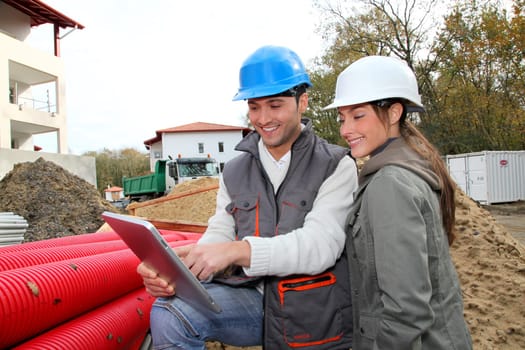 Architect an site supervisor on construcion site