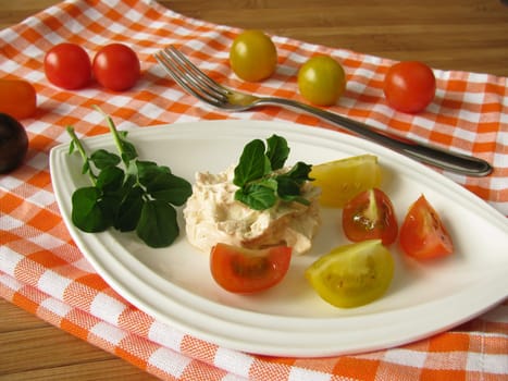 Cream cheese with tomatoes and watercress