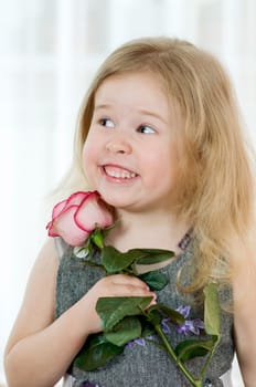 beautiful little girl with pink of rose