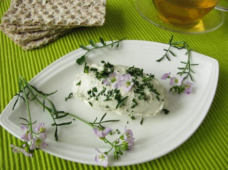Herb quark with meadowfoam